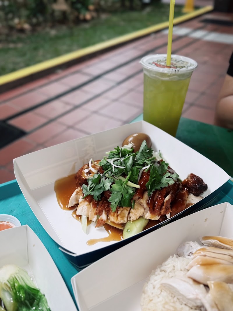 Tian Tian Hainanese Chicken Rice - Tian Tian Hainanese Chicken Rice, 1 Kadayanallur St, #01-10/11 Maxwell Food Centre, Singapore 069184