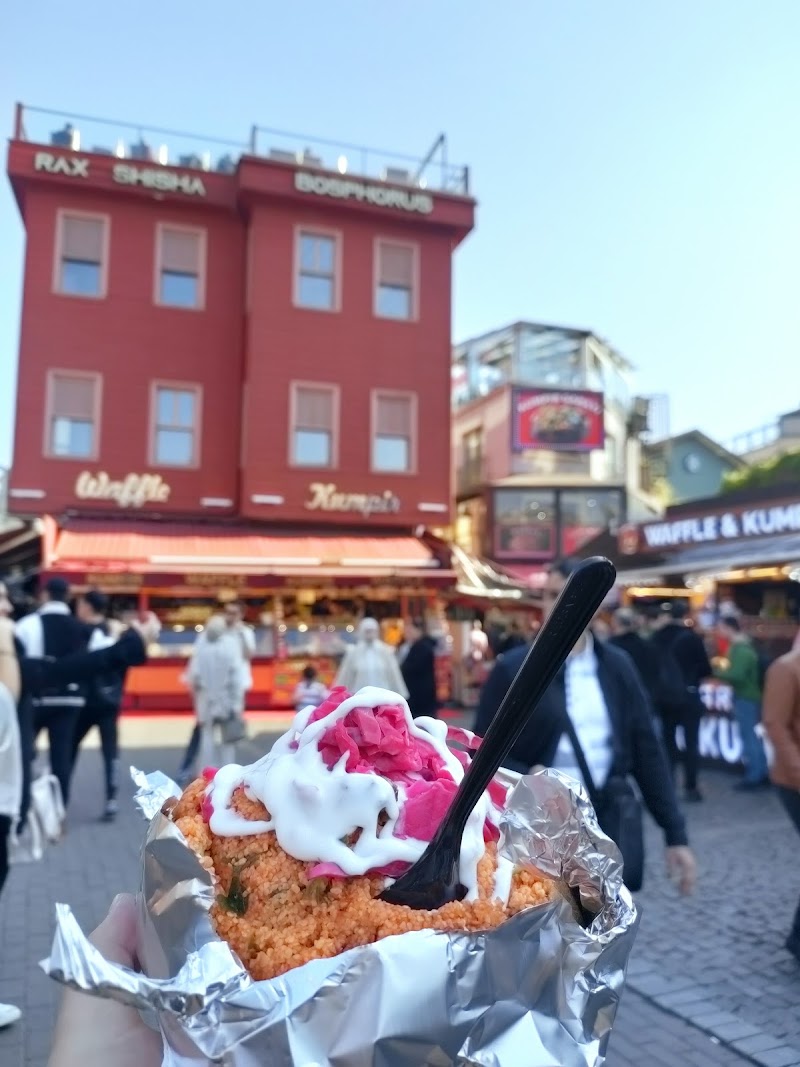 Ortaköy Square - Ortaköy Square, Mecidiye, İskele Sk., 34347 Beşiktaş/İstanbul, Türkiye