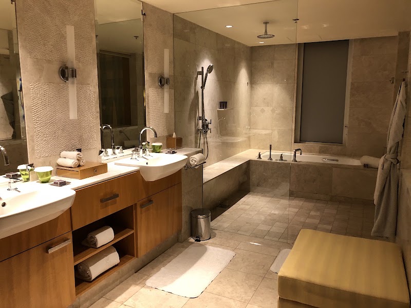 The Ritz-Carlton, Dubai International Financial Centre - The Ritz-Carlton, Dubai International Financial Centre DIFC, off - شارع الشيخ زايد - زعبيل الثانية - DIFC - دبي - United Arab Emirates