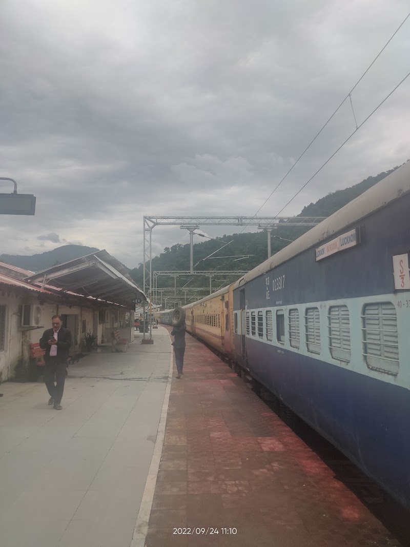 Kathgodam Railway Station - Kathgodam Railway Station 7G8W+PM6, Railway Colony Rd, Kathgodam, Haldwani, Uttarakhand 263126, India