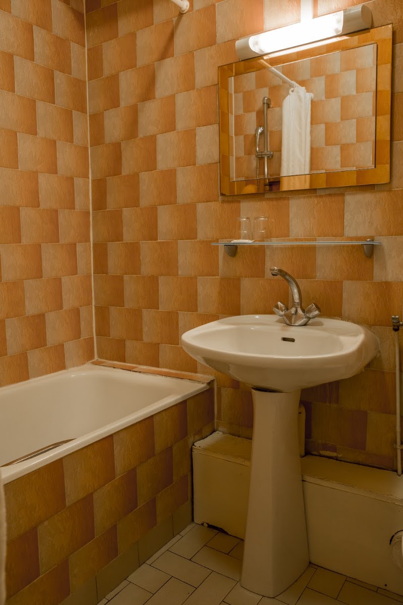 Hotel Des 3 Nations - Hotel Des 3 Nations 13 Rue du Château d'Eau, 75010 Paris, France