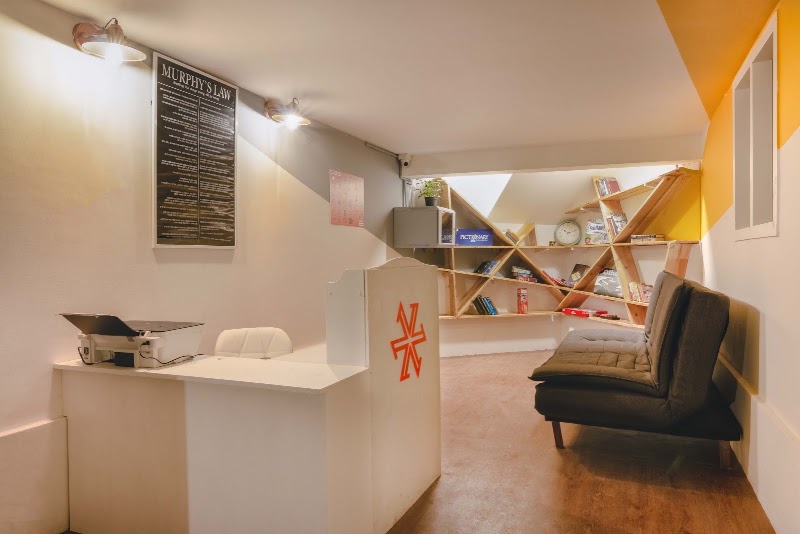 Zostel Bangalore (Indiranagar) - Zostel Bangalore (Indiranagar) 2032, 17th Main, 1st Cross Rd, HAL 2nd Stage, Indiranagar, Bengaluru, Karnataka 560008, India
