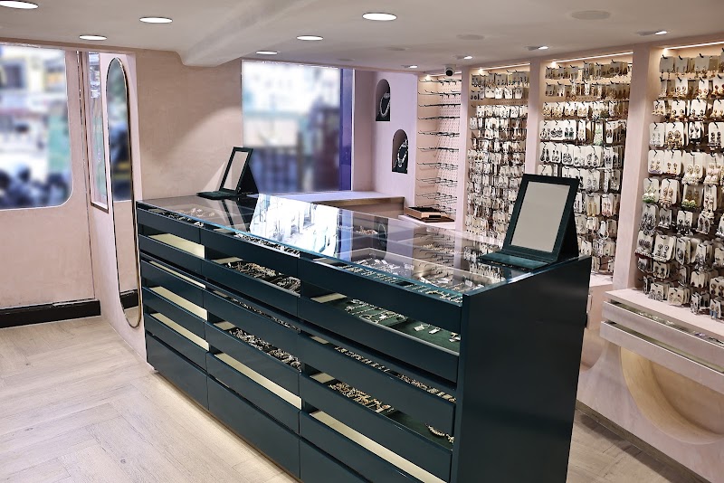 Sukkhi Fashion Jewellery - Bandra - Sukkhi Fashion Jewellery - Bandra Plot No. 493,Shop No.7 & 8, Laxmi Building, Guru Nanak, Co.op.Hsg.Society Ltd, 33, Link Rd, opp. KFC Restaurant, Bandra West, Mumbai, Maharashtra 400050, India