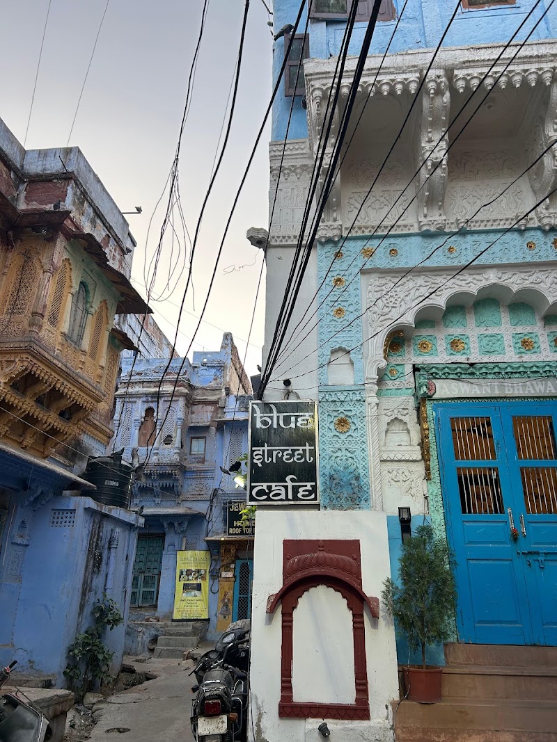Blue street café n restaurant - Blue street café n restaurant Sadawaton ki pole, old, Fateh Pol Rd, Gundi ka Mohalla, navchokiya, Jodhpur, Rajasthan 342001, India