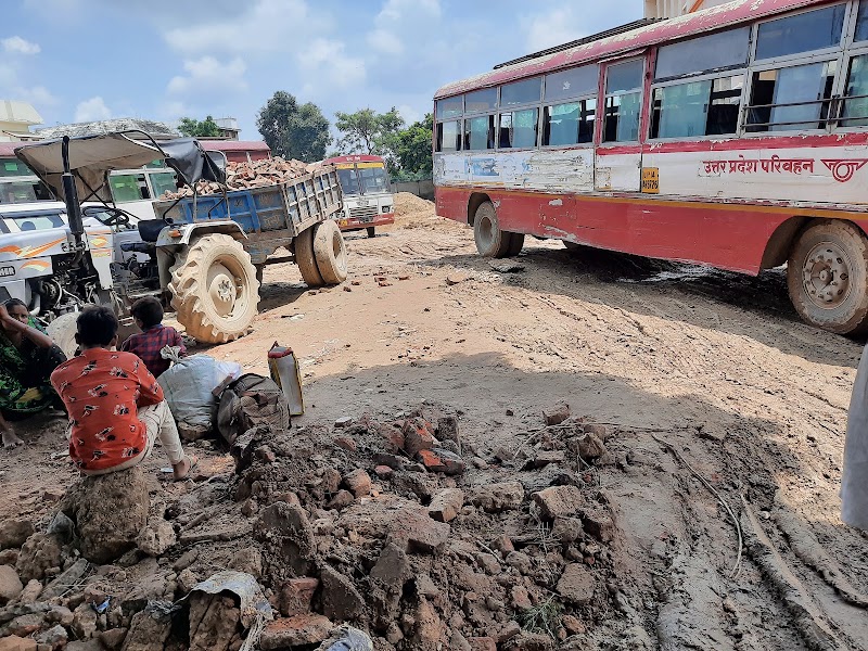 Mau Roadways - Mau Roadways, WHP9+J34, Sahadatpura, Mau, Uttar Pradesh 275101, India