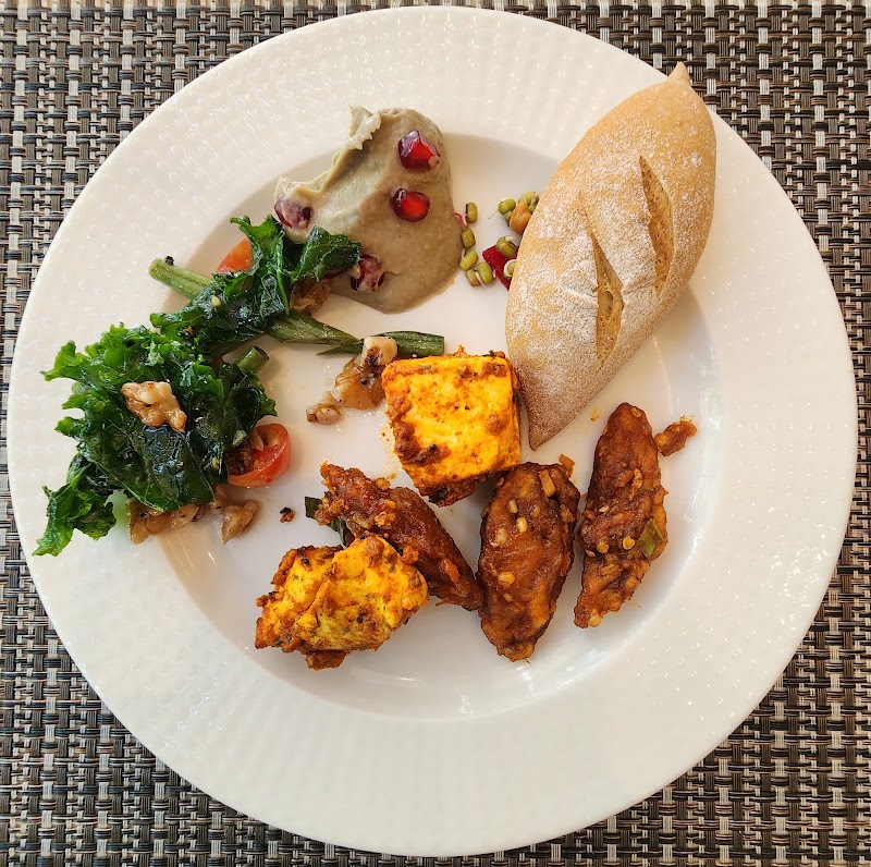 Saptami - Saptami an IHG Hotel, B-5, Kajupada Pipeline Rd, near Holiday Inn Mumbai International Airport, Satya Nagar, Sathi D Souza Nagar, Saki Naka, Mumbai, Maharashtra 400072, India