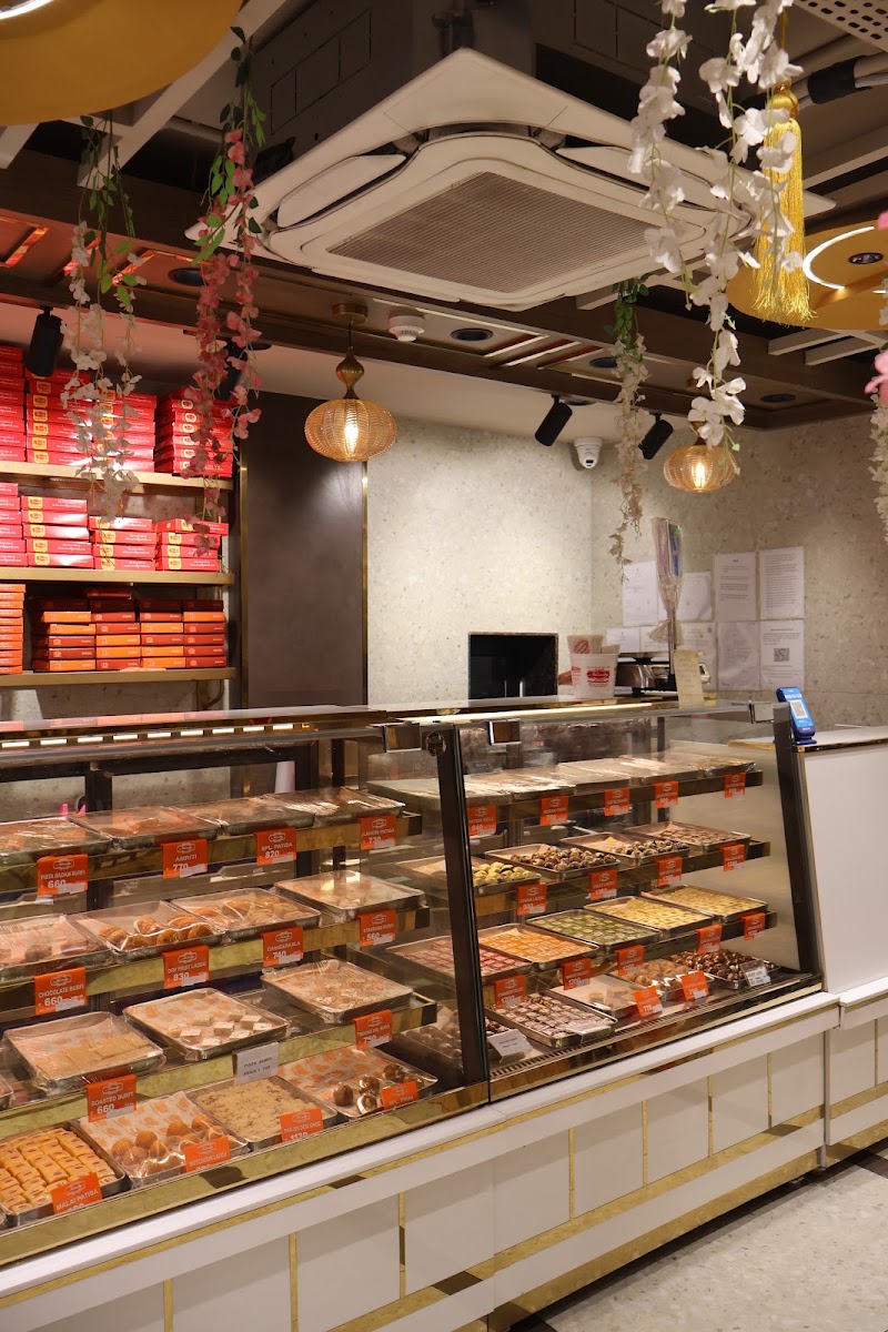 Novelty Sweets & Restaurant - Novelty Sweets & Restaurant Novelty Mall, Novelty Chowk, Lawrence Road, White Avenue, Amritsar, Punjab 143001, India