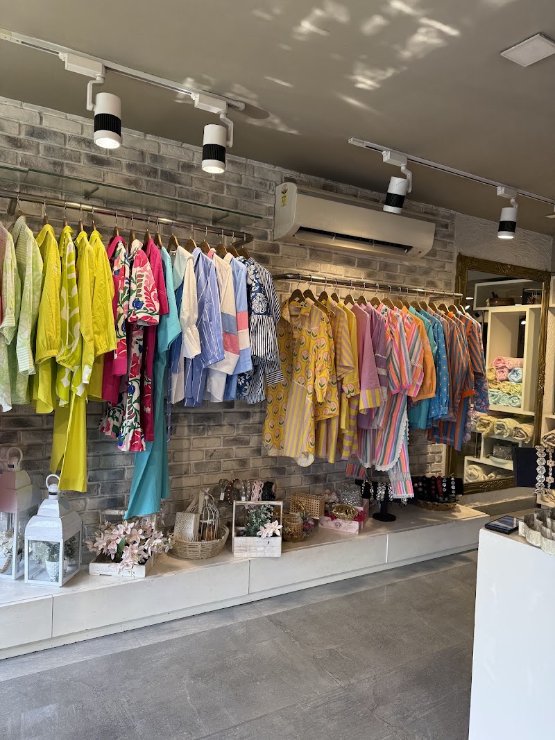 Surabhi Arya - Surabhi Arya 81P 2nd floor, metro station, H.N, near DLF Phase 1, Sector 28, Chakkarpur, Gurugram, Haryana 122002, India