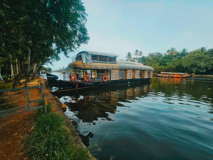 The Great Backwaters - The Great Backwaters G9G5+95J, Lake, Punnamada, Vembanad, Aryad South, Kerala 688006, India