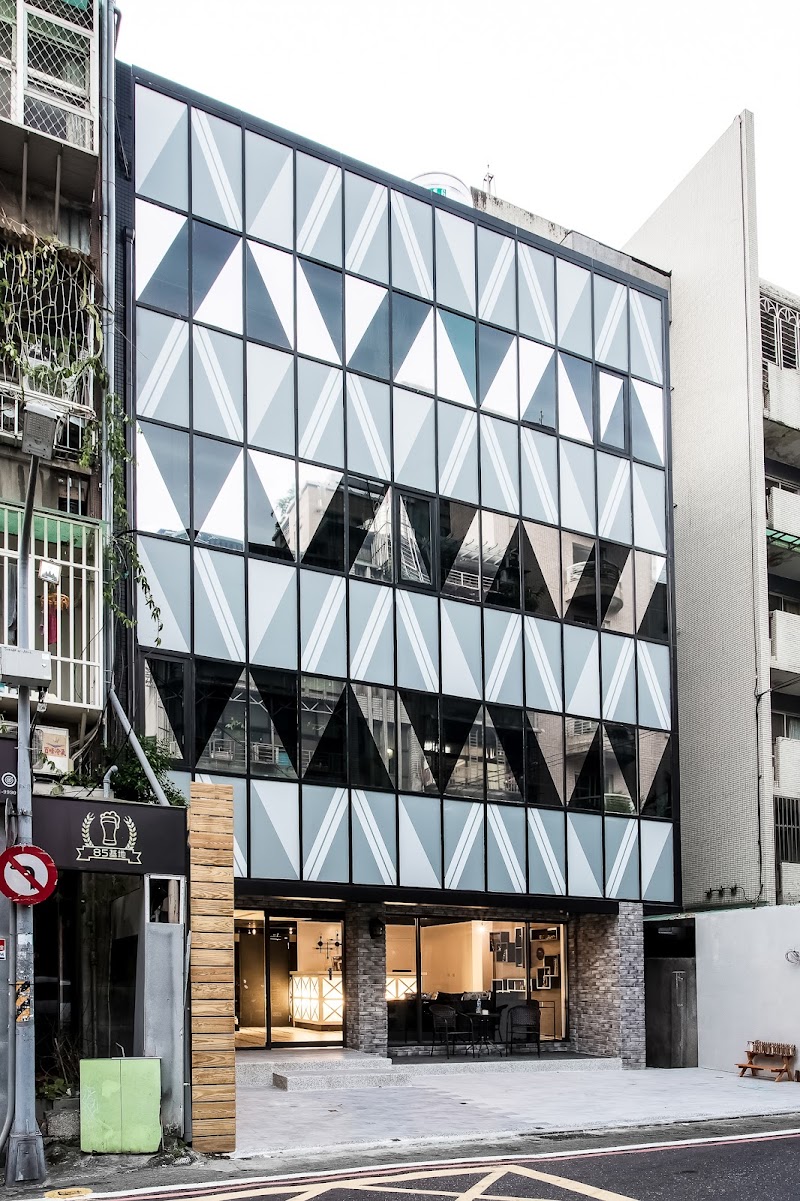 RF HOTEL-LinSen富裕自由旅店-林森館 - RF HOTEL-LinSen富裕自由旅店-林森館 No. 23號, Lane 85, Linsen N Rd, Zhengyi Village, Zhongshan District, Taipei City, Taiwan 104