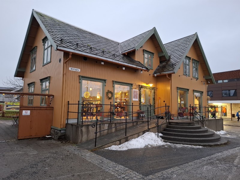 Huset Kafé - Huset Kafé, Idrettsgata 1, 8370 Leknes, Norway