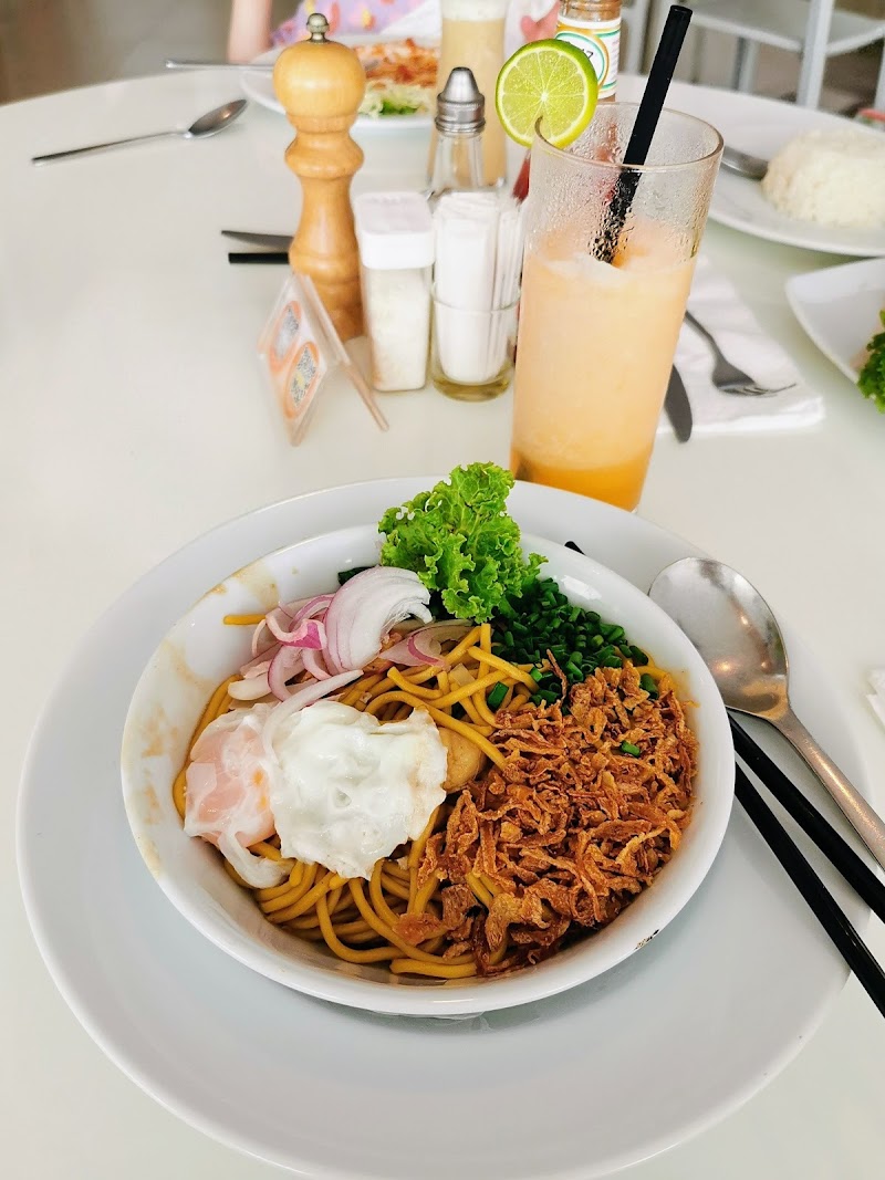 Som’s Kitchen - Som’s Kitchen Sunwing Kamala Beach 99/66 Moo#3, Kammala - Patong Rd, กมลา อำเภอกะทู้ ภูเก็ต 83150, Thailand