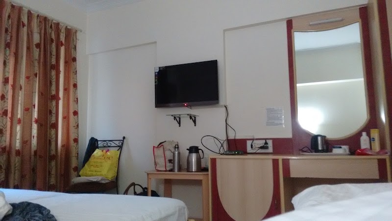 HOTEL WOODLAND - HOTEL WOODLAND 1st Floor, opposite Topiwala centre, Kakaji Nagar, Jawahar Nagar, Goregaon West, Mumbai, Maharashtra 400104, India