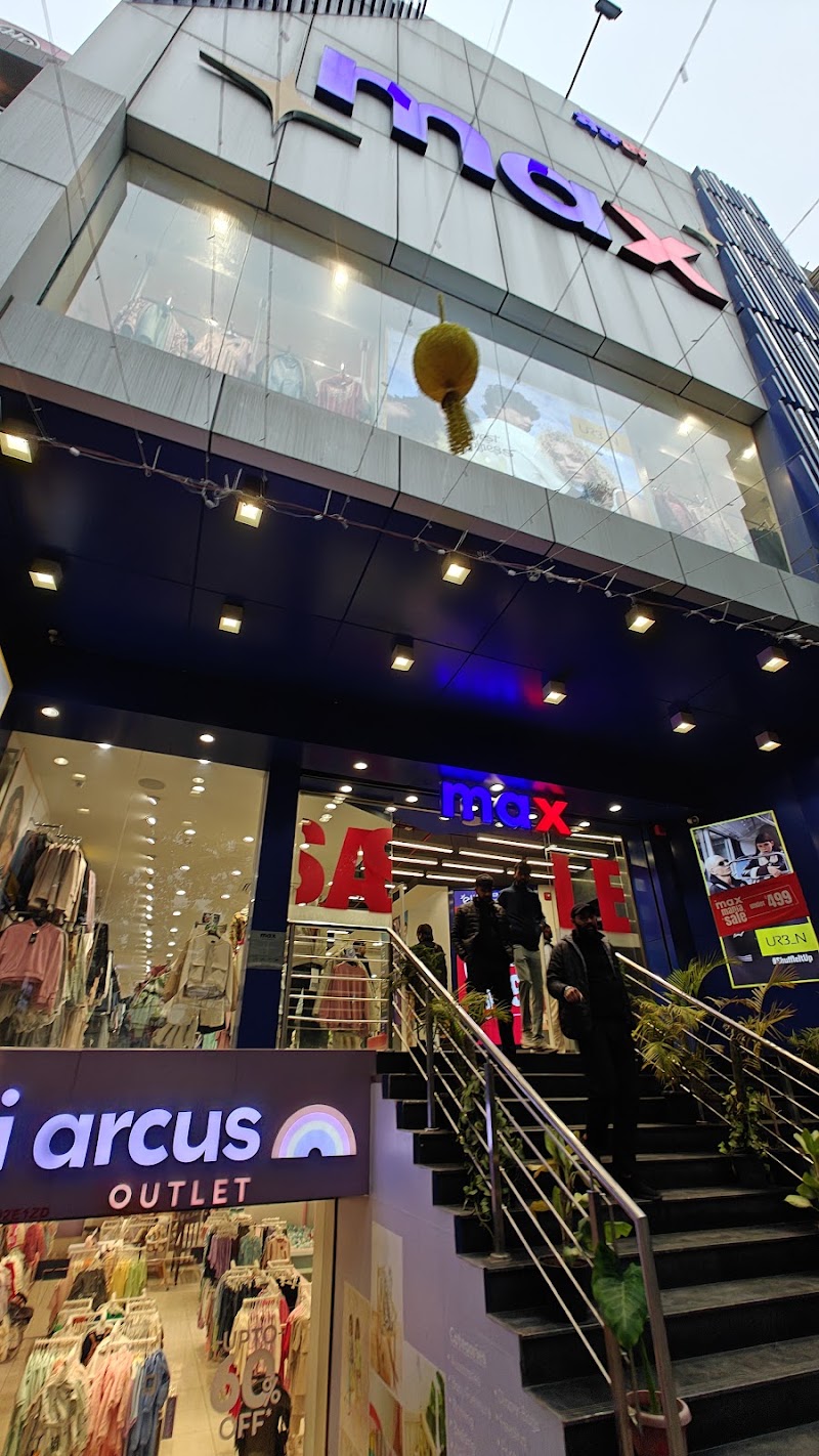 Max - Max Main Market, C Block 8, next to Haldiram's, Old Market, Block C, Malviya Nagar, New Delhi, Delhi 110017, India