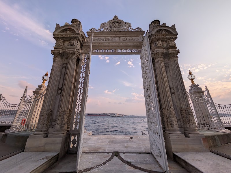 Dolmabahçe Palace - Dolmabahçe Palace, Vişnezade, Dolmabahçe Cd., 34357 Beşiktaş/İstanbul, Türkiye