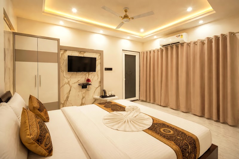 Hotel Manor Ganges - Hotel Manor Ganges DLW Road, Banaras Railway Sta Rd, in front of State Bank Of India, Manduwadih, Varanasi, Uttar Pradesh 221103, India