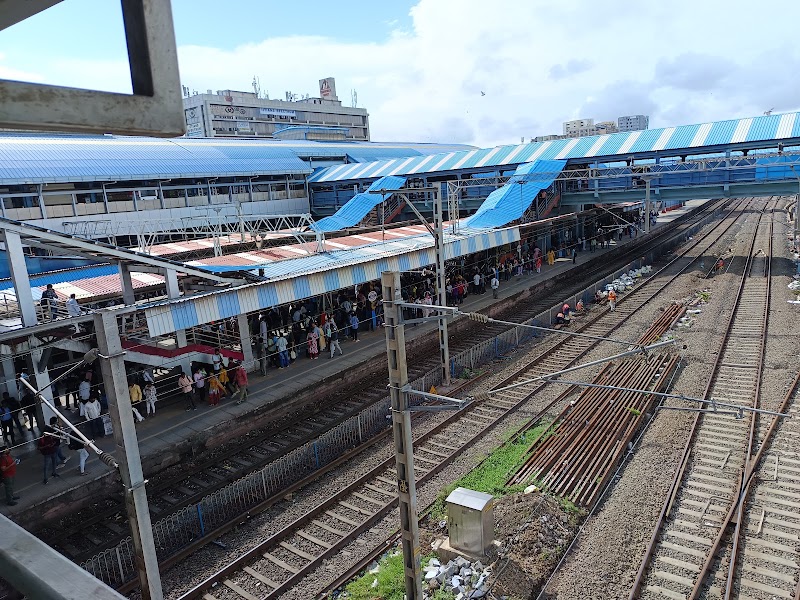 Andheri Local Station - Andheri Local Station 4R9X+X58, Railway Colony, Andheri East, Mumbai, Maharashtra 400069, India
