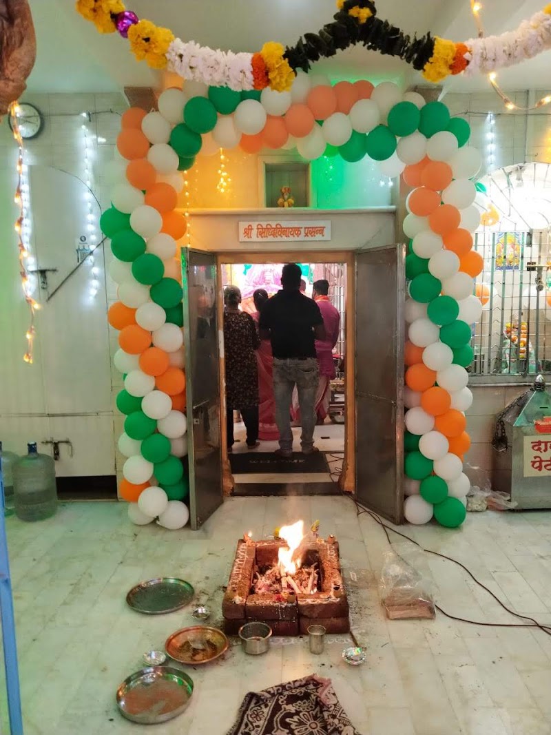 Shri Siddhivinayak Temple - Shri Siddhivinayak Temple Plot No. 69/B, Bhuleshwar Rd, near Bhuleshwar Temple, Charni Road East, Fanas Wadi, Kalbadevi, Mumbai, Maharashtra 400002, India