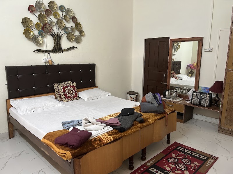 Laxmi Kutteer Homestay - Laxmi Kutteer Homestay Birla road, Tallital, Nainital, Uttarakhand 263001, India