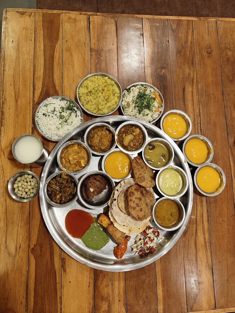 GujjuBhai Ni Thali - GujjuBhai Ni Thali, hospital, Besides, Pan Gali, Babulnath, Kemps Corner, Cumballa Hill, Mumbai, Maharashtra 400007, India