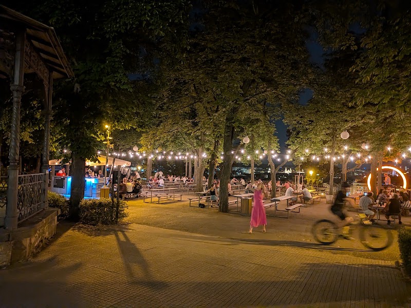 Letná Lookout Beer Garden - Letná Lookout Beer Garden Letenské sady, 170 00 Praha 7-Holešovice, Czechia