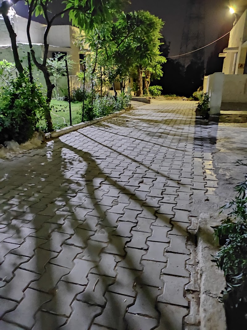 RAILWAY GARDEN - RAILWAY GARDEN CWQH+6C4, New Colony, Sector 95B, Gurugram, Haryana 122505, India