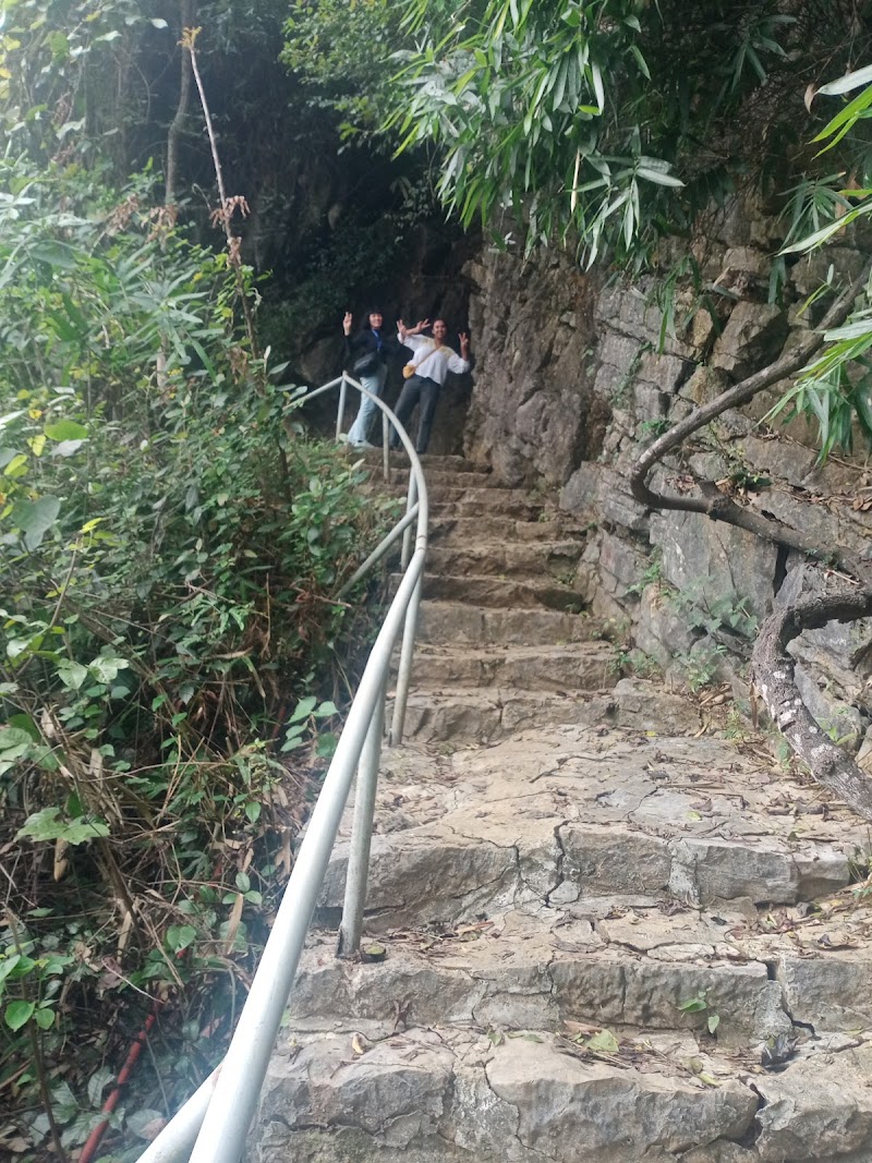 Vai Gioi Cave - Vai Gioi Cave, 6W82+C77, Nam Hoa Lu, Ninh Binh, Vietnam