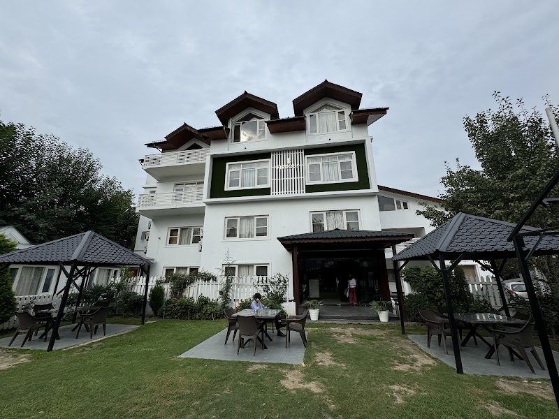 Hotel Firdous By Solaire - Hotel Firdous By Solaire near BOMBAY INTERNATIONAL HOTEL, Ikhrajpora, Rajbagh, Srinagar, 190004