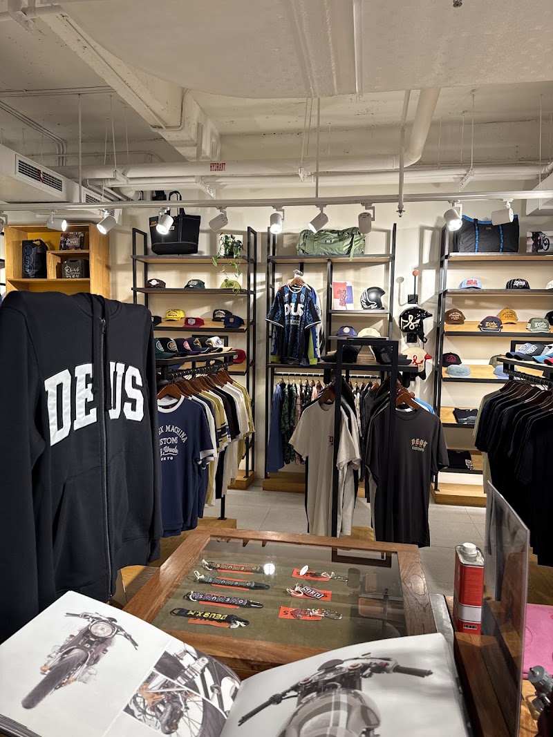 Deus Ex Machina - Discovery Shopping Mall - Deus Ex Machina - Discovery Shopping Mall, Jl. Kartika Plaza Discovery Shopping Mall GF A-20, Kuta, Kec. Kuta, Kabupaten Badung, Bali 80361, Indonesia