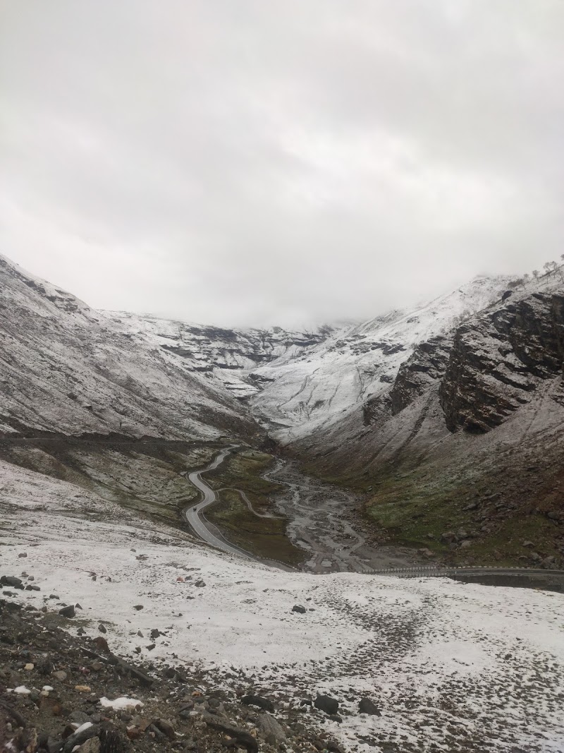 Taxi Manali Zero KM (Tours and Travel's) - Taxi Manali Zero KM (Tours and Travel's), School road, Siyal, Manali, Himachal Pradesh 175131, India