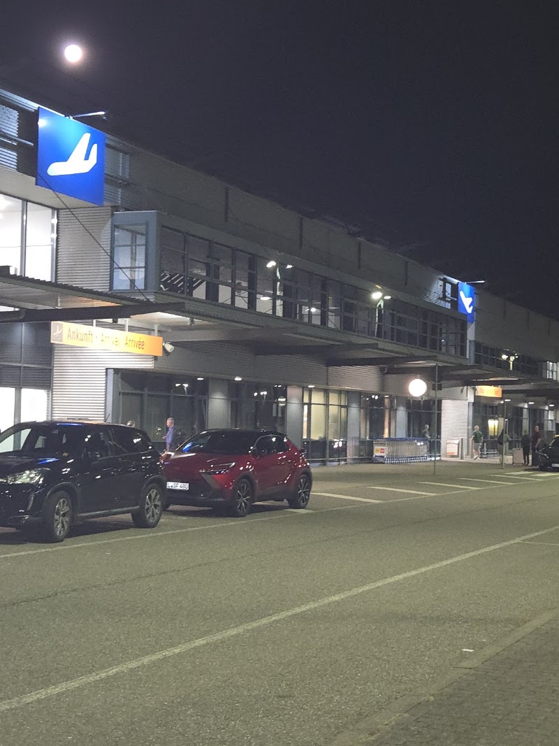 Die TUI am Flughafen Saarbrücken - Die TUI am Flughafen Saarbrücken Balthasar-Goldstein-Straße 24, 66131 Saarbrücken-Halberg, Germany