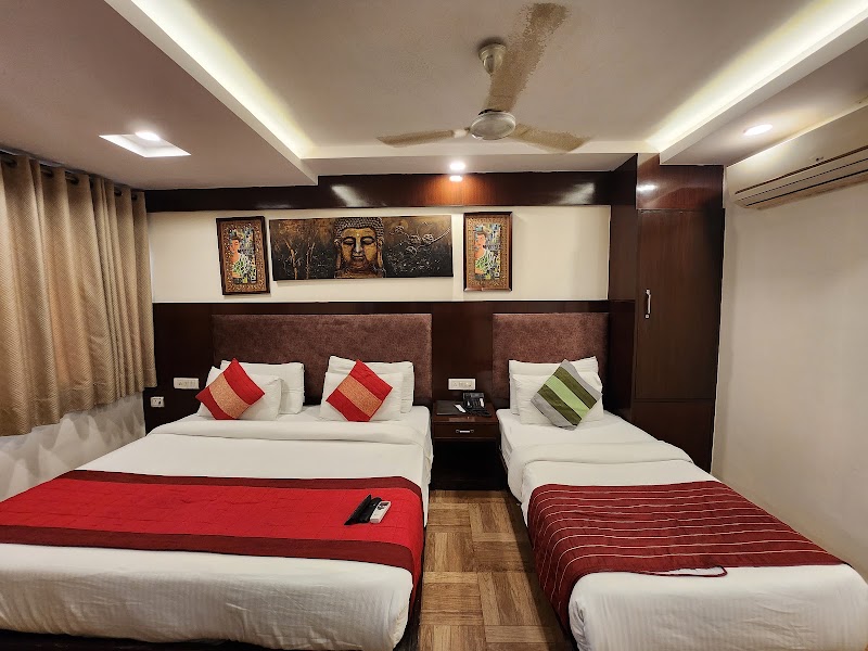 Hotel Shelton - Hotel Shelton 5043, Main Bazar Rd, near six tooti chowk, Bazar Sangatrashan, Bharat Nagar, Paharganj, New Delhi, Delhi 110055, India