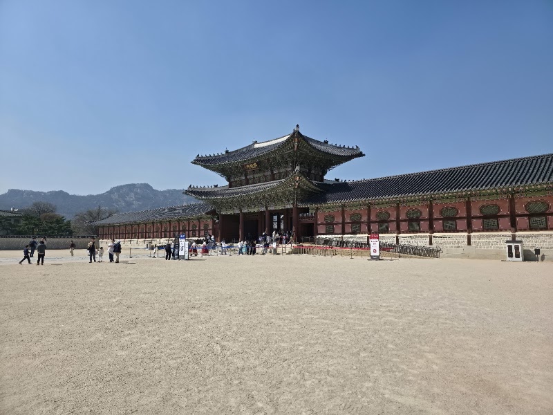 Gyeongbokgung Palace - Gyeongbokgung Palace 161 Sajik-ro, Jongno District, Seoul, South Korea