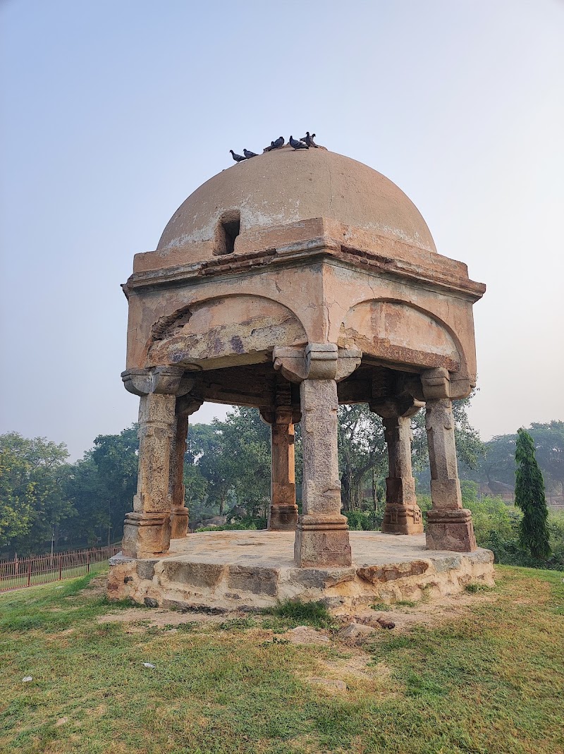 Mehrauli Archaeological Park Tour Guide - Mehrauli Archaeological Park Tour Guide Anuvrat Marg, opposite Qutab Minar Metro Station, Christian Colony, Mehrauli, New Delhi, Delhi 110030, India