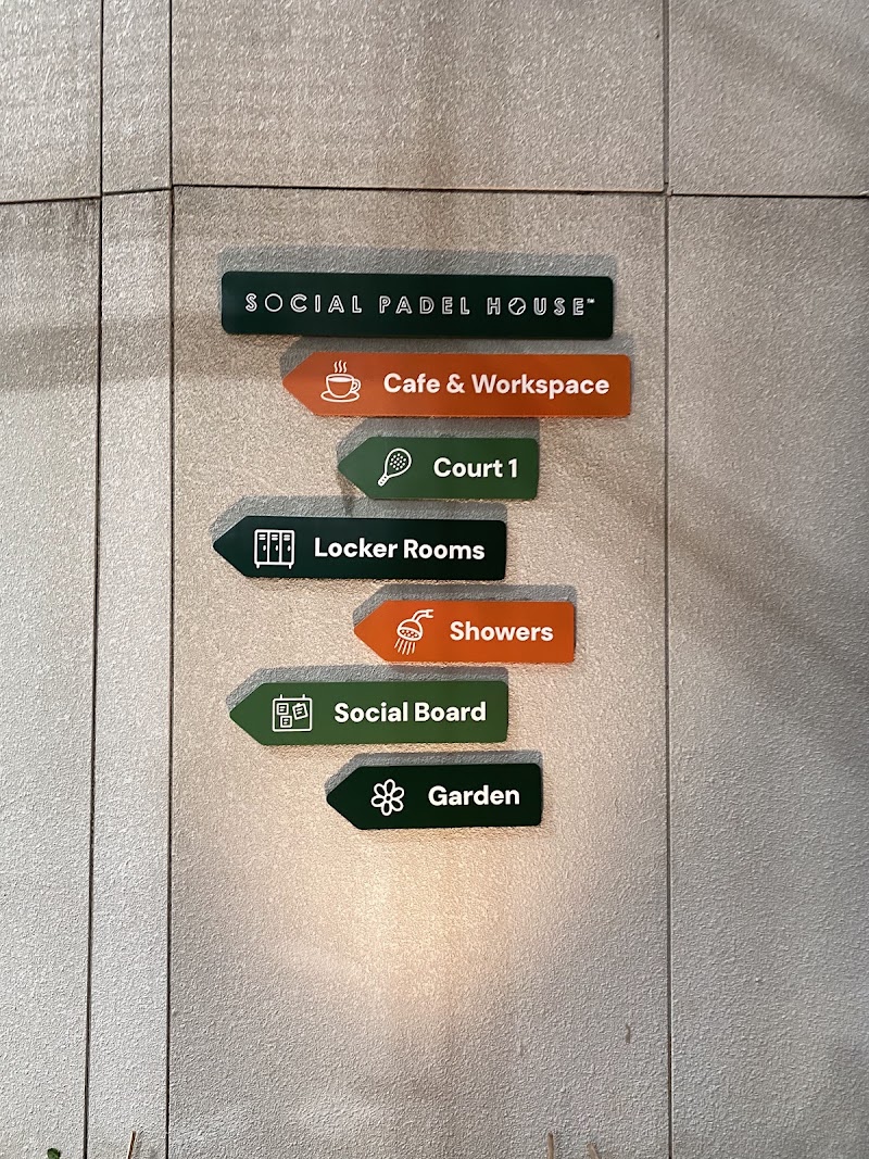 Social Padel House Menteng - Social Padel House Menteng Abang, Jl. K.H. Wahid Hasyim No.148-150, RT.2/RW.10, Kp. Bali, Kecamatan Tanah, Kota Jakarta Pusat, Daerah Khusus Ibukota Jakarta 10250, Indonesia