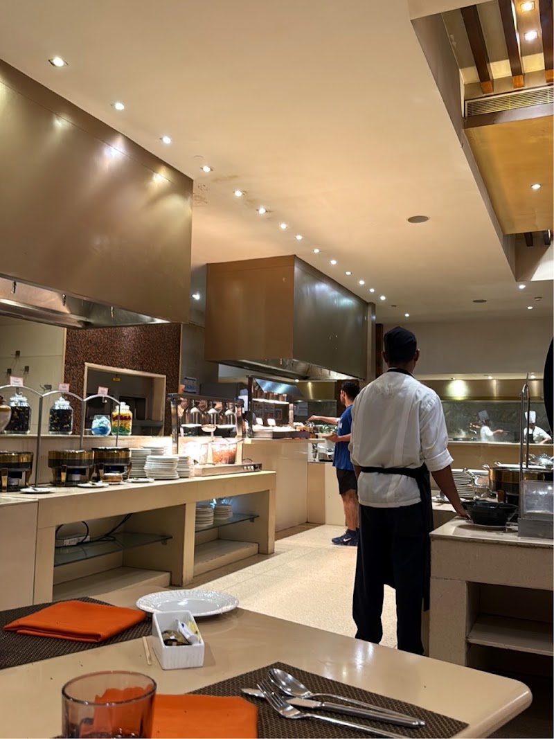 Harbour Vue - Harbour Vue, Varun Beach, Nowroji Rd, Krishna Nagar, Maharani Peta, Visakhapatnam, Andhra Pradesh 530002, India
