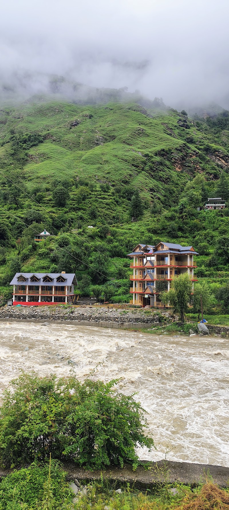The Fresh Wave - A Riverside Hotel - Tirthan Valley (HP) - The Fresh Wave - A Riverside Hotel - Tirthan Valley (HP) Village Bari Ropa, P.O Gahidhar, Tehsil, Banjar, Gushaini, Himachal Pradesh 175123, India