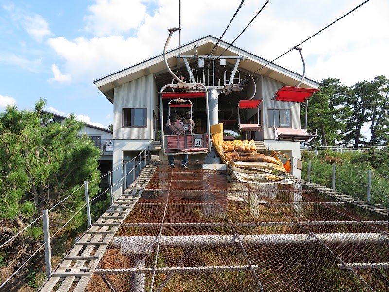Sakyu Center Station, Sand Dunes Tourist Chairlift - Sakyu Center Station, Sand Dunes Tourist Chairlift, 2083 Fukubechō Yuyama, Tottori, 689-0105, Japan