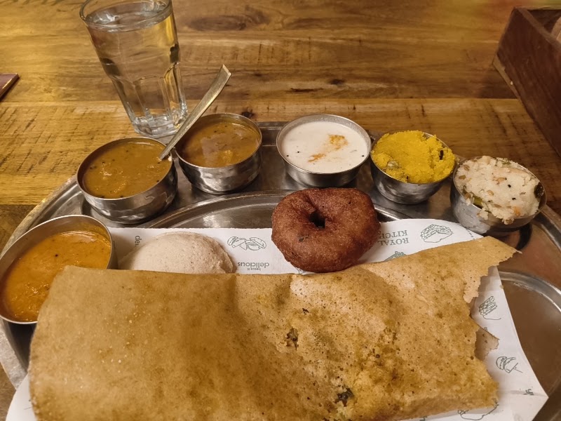 Shree Krishna UDUPI Pure Veg - Shree Krishna UDUPI Pure Veg CSQUARE PLAZA BUILDING, BUILDING, Golf Course Rd, opp. METRO PILLAR 171, beside OCUS TECHNOPOLIS, Suncity, Sector 53, Gurugram, Haryana 122011, India