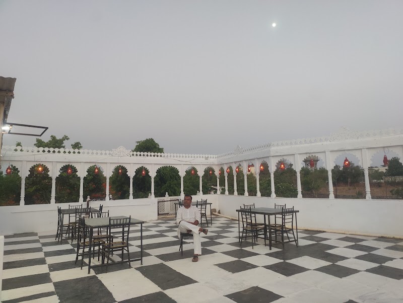 Baithak - Cafe & Restro - Baithak - Cafe & Restro 100 feet road, opp. Aravali Hospital, near Radisson blu, Block D, Malla Talai, Udaipur, Rajasthan 313004, India