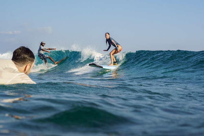 Thulusdhoo surf school - Thulusdhoo surf school Neruveli magu, Thulusdhoo 08040, Maldives