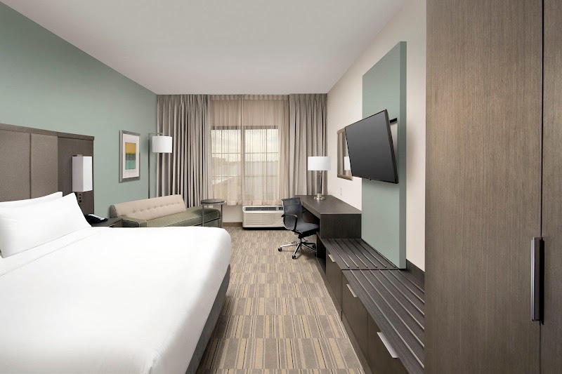 Holiday Inn Express Pensacola Downtown by IHG - Holiday Inn Express Pensacola Downtown by IHG 101 E Main St, Pensacola, FL 32502, USA