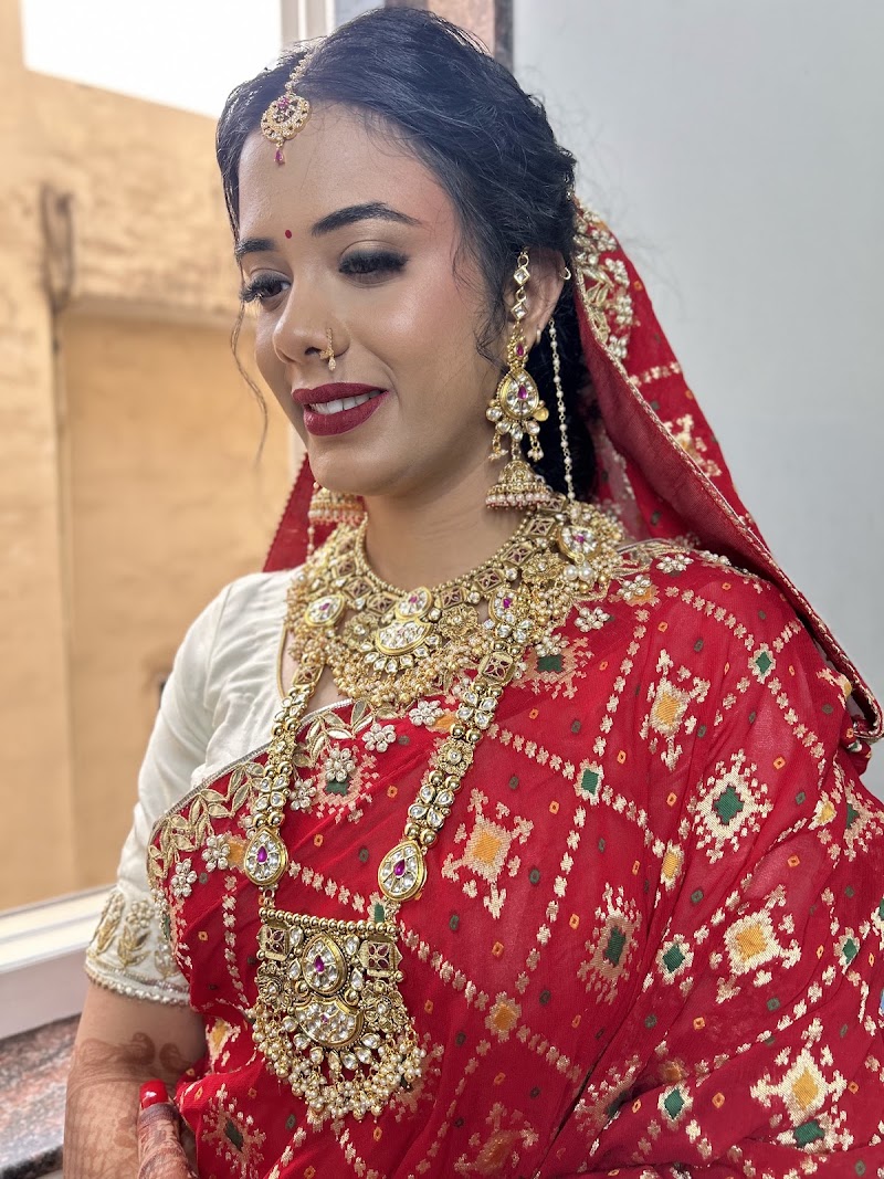 AS makerovers beauty salon & academy - AS makerovers beauty salon & academy Sadar Bazar, Raipur, Chhattisgarh 492001, India
