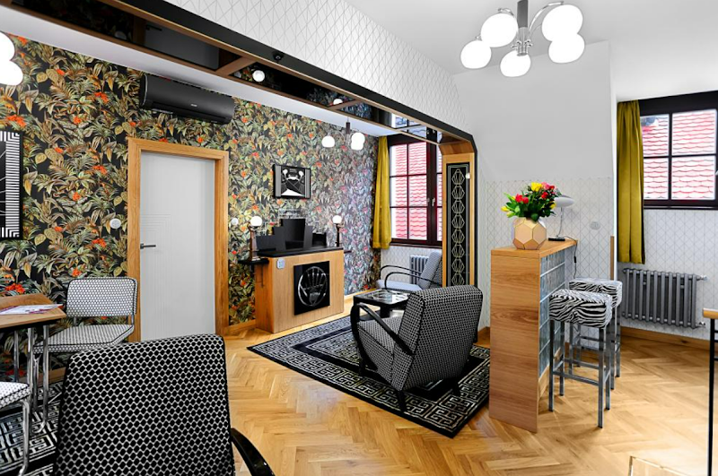 Authentic Apartments - Authentic Apartments, nám. Svornosti 8, Vnitřní Město vchod z postranní ulice 381 01, 1 Český Krumlov 1, Czechia