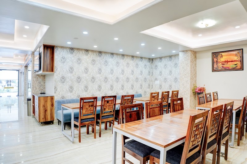 Palette by OYO Patel Nagar - Palette by OYO Patel Nagar, Plot No. 13-E, Raisen Rd, Manak Vihar, Patel Nagar, Bhopal, Madhya Pradesh 462022, India