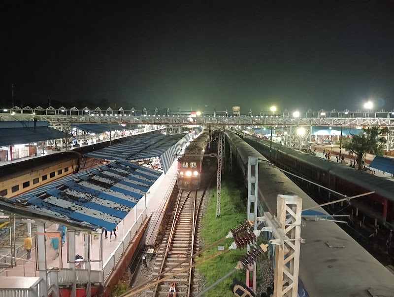 DHANBAD RAILWAY STATION(South Side) - DHANBAD RAILWAY STATION(South Side), QCRH+7F7, Dhanbad Railway Station Rd, Purana Bazar, Wassepur, Dhanbad, Jharkhand 826007, India