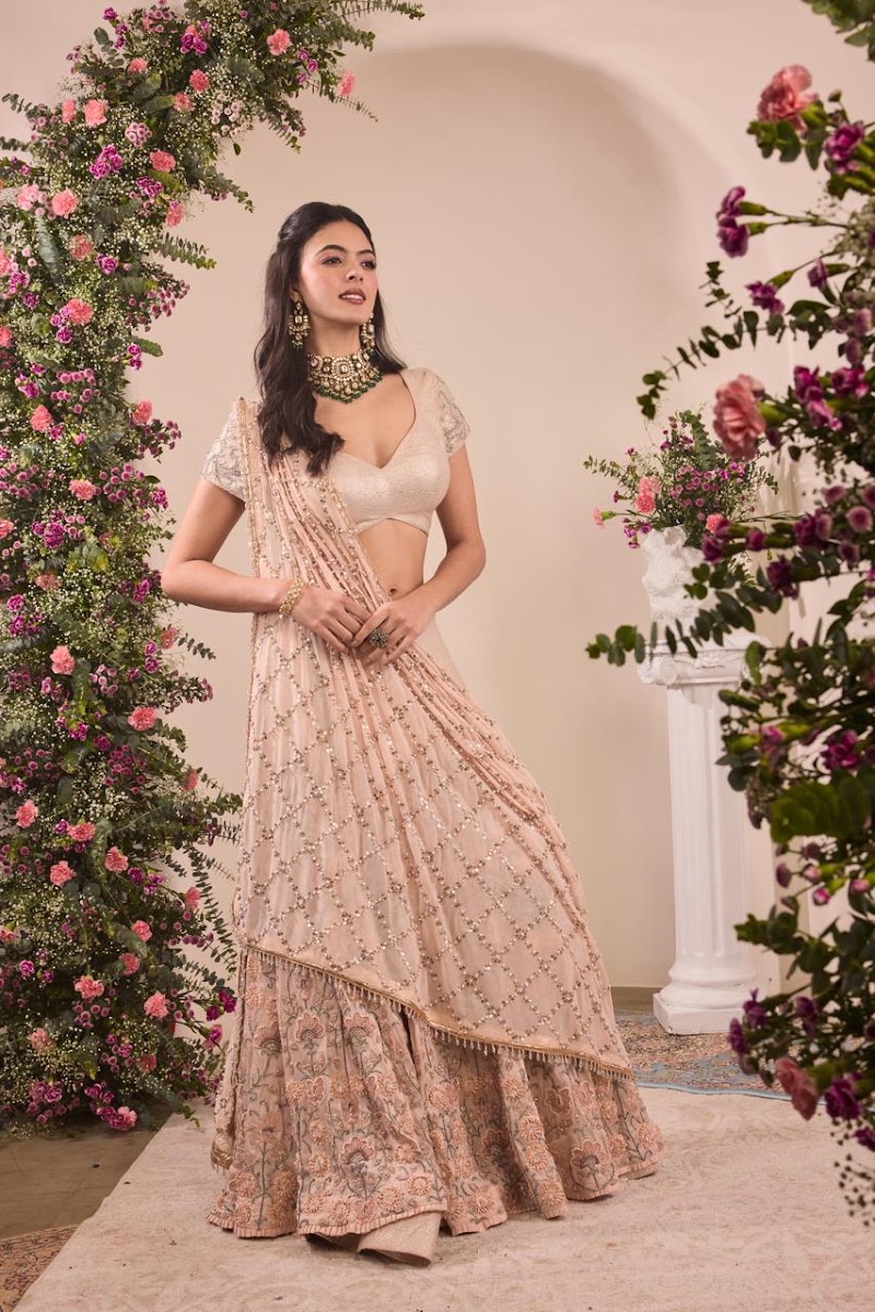 Enrobe By Varshaa - Enrobe By Varshaa, 1, Casabella, Plot No 692, Corner of 15th Road, &, Khar Pali Rd, opp. Banng, Khar, Khar West, Mumbai, Maharashtra 400052, India