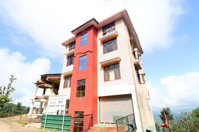 OYO Home 18564 Serene View 3BHK - OYO Home 18564 Serene View 3BHK Sood house, Hanuman Mandir Road, Shoghi, Himachal Pradesh 171219, India
