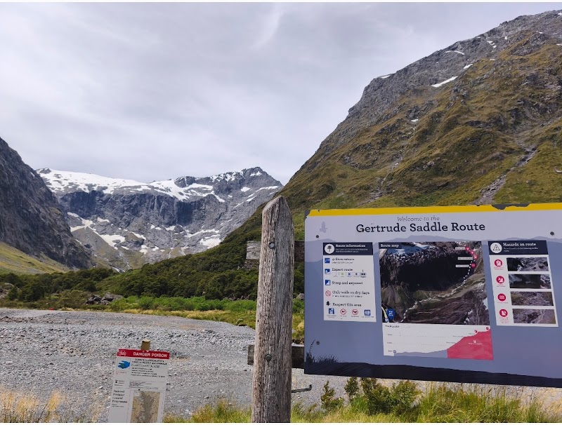 Gertrude Valley Lookout - Gertrude Valley Lookout, Milford Sound Highway, Southland Region 9679, New Zealand