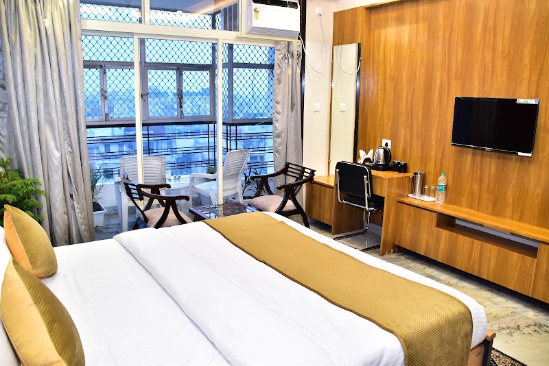 The Mid City Home - The Mid City Home, 7th floor flat, Ishwar Tower, 71, Luxa Rd, Godowliya, Sidhgiribagh, Varanasi, Uttar Pradesh 221010, India